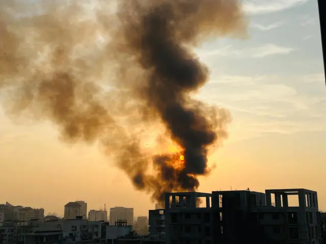 আগুনের ধোঁয়া দেখা যাচ্ছে গুলশান এলাকা থেকে