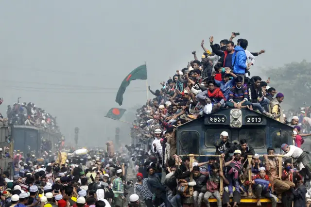 প্রতিবছর লক্ষ লক্ষ মানুষ বিশ্ব ইজতেমার ময়দানে আসেন।