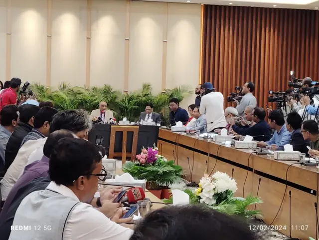 শ্বেতপত্র প্রকাশ অনুষ্ঠানে শ্বেতপত্র প্রণয়ন কমিটির প্রধান ড. দেবপ্রিয় ভট্টাচার্য