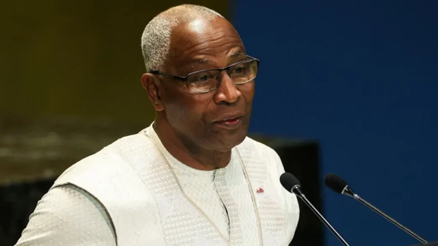 Praịm Mịnịsta mba Guinea bụ Mamadou Oury Bah