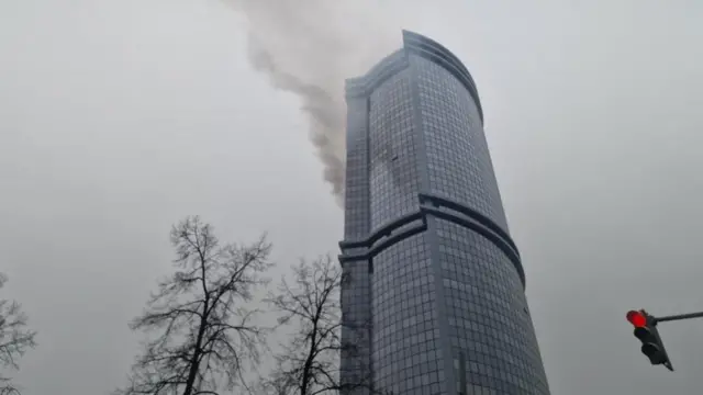 Пострадавшее от атаки дронов высотное ЖК «Лазурные небеса»