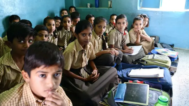 छात्र और छात्राएं