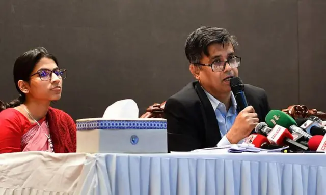 মঙ্গলবার সংবাদ সম্মেলন করেন প্রধান উপদেষ্টার প্রেস সচিব শফিকুল আলম
