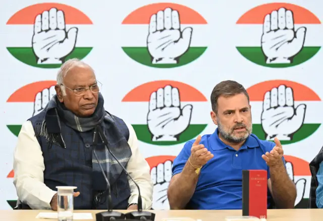 कांग्रेस अध्यक्ष राहुल गांधी औऱ मल्लिकार्जुन खड़गे