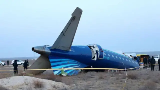 фрагмент упавшего самолета
