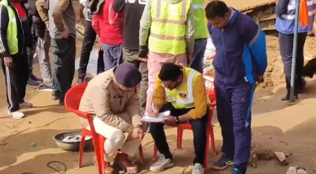 सात दिन से सात सौ फीट गहरे बोरवेल में बच्ची फंसी हुई