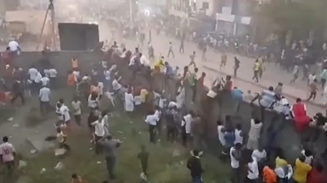 अफ्रीकी देश गिनी में फुटबाल मैच के दौरान हुई भगदड़