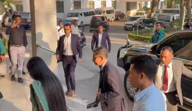 বাংলাদেশে ভারতের হাইকমিশনার প্রণয় ভার্মা বিকেলে পররাষ্ট্র মন্ত্রণালয়ে ঢুকছেন