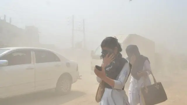 প্রায় নিয়মিতই বায়ুদূষণের শিকার দেশগুলোর তালিকায় শীর্ষে উঠে আসছে ঢাকা