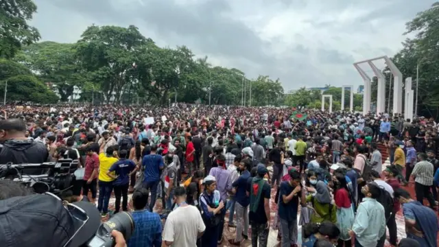 গত তেসরা অগাস্ট কেন্দ্রীয় শহীদ শেখ হাসিনা সরকার পতনের এক দফা ঘোষণা করেছিল বৈষম্যবিরোধী ছাত্র আন্দোলন