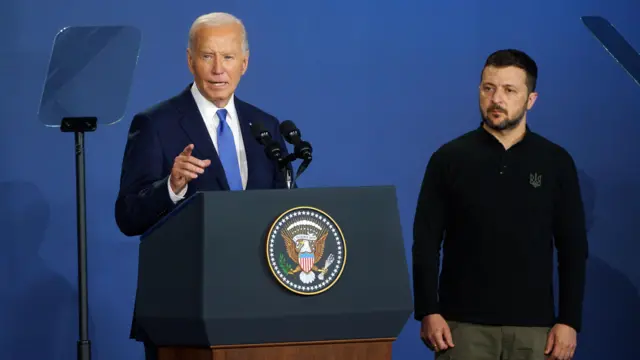 Biden da Zelensky