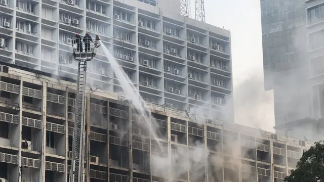 সচিবালয়ের বুধবার রাতে লাগা আগুন নিয়ন্ত্রণে আসে বৃহস্পতিবার দুপুরে