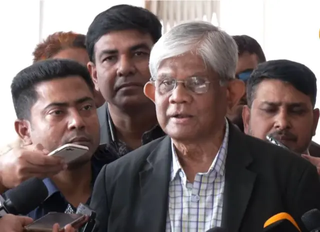 অর্থ উপদেষ্টা সালেহউদ্দিন আহমেদ বুধবার এক বৈঠক শেষে সাংবাদিকদের সাথে কথা বলেন