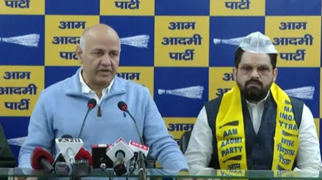 मनीष सिसोदिया और  प्रवेश रत्न