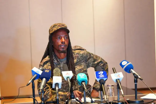 Obbo Sanyii Nagaasaa hidhattoota WBO Zoonii Giddugaleessaa ajajaa turan