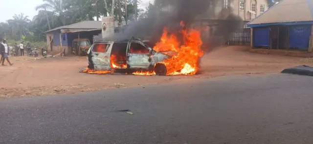 Ndị uweojii akpachiela ndị ojiegbe, napụta ha ụgbọala n’Anambra steeti