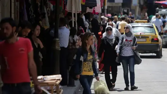 گزارش‌ها حاکی است قیمت مواد غذایی در شهر لاذقیه بین ۶۰ تا ۱۰۰ درصد افزایش یافته است