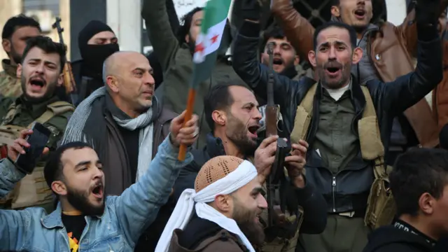 احتفالات في حمص بعد سيطرة المعارضة على دمشق وإسقاط الأسد