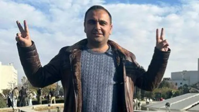 زار شارفان إيبش سجن صيدنايا أمس للبحث عن والد صديقه
