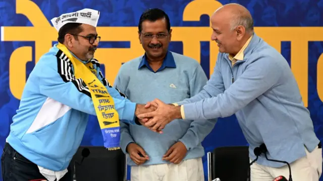 अरविंद केजरीवाल, मनीष सिसोदिया और अवध ओझा
