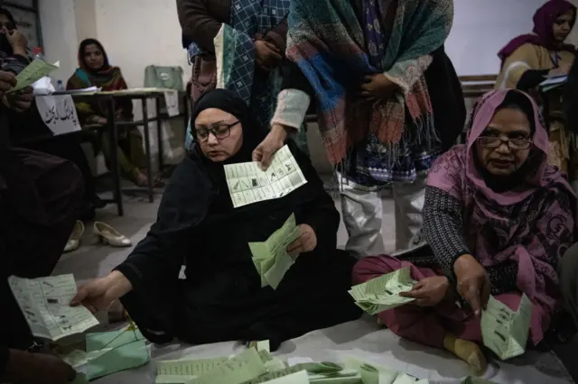 فافین کا کہنا ہے کہ کمیشن کی جانب سے ابتدائی انتخابی نتائج کی تیاری اور اعلان میں تاخیر نے نتائج کی ساکھ پر سوالات اٹھا دیے ہیں