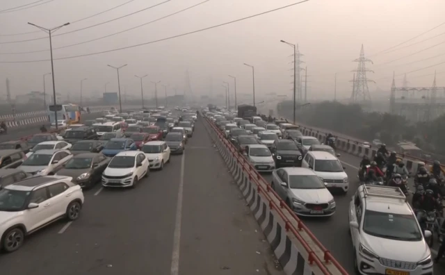 दिल्ली की सड़कों पर जाम