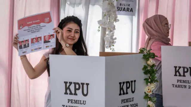 မဲပေးခွင့်ရှိသူ သန်း ၂၀၀ ကျော်ထဲ တစ်ဝက်ကျော်ဟာ အသက် ၄၀ အောက်တွေဖြစ်ပါတယ်