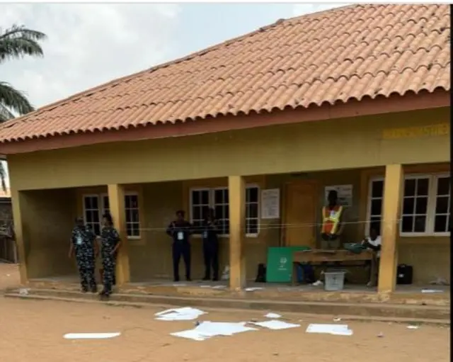 Akọrọngwa ntuliaka e kposara n'ala.