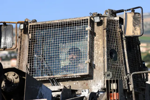 جرافة إسرائيلية في الضفة الغربية المحتلة