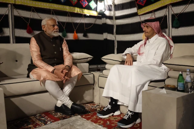 पीएम मोदी क़तर पहुंचे