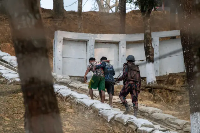 ဘင်္ဂလားဒေ့ရှ်နိုင်ငံ ဘက်ခြမ်းကို ဇန်နဝါရီလ ၇ ရက်မှာ ထွက်ပြေးသွားတဲ့ စစ်ကောင်စီနယ်ခြားစောင့်တပ် တပ်ဖွဲ့ဝင် ၂ ဦး