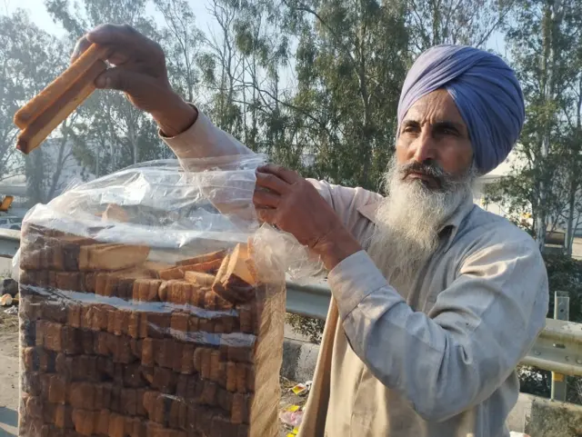 शंभू बॉर्डर पर किसानों का तीसरा दिन