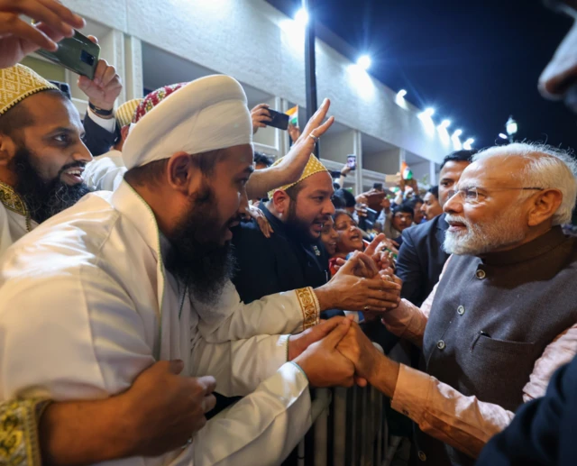 पीएम मोदी क़तर पहुंचे