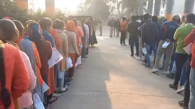 मुज़फ़्फ़रनगर में 12 हज़ार से अधिक अभ्यर्थी भर्ती परीक्षा में शामिल हो रहे हैं