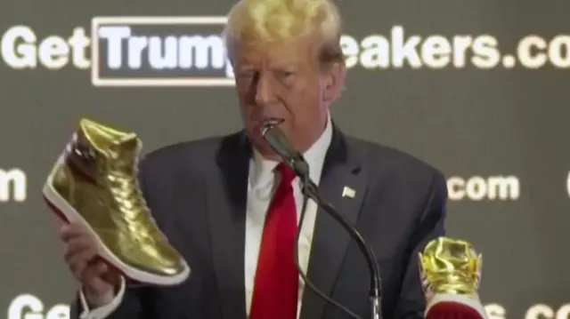 डोनल्ड ट्रंप