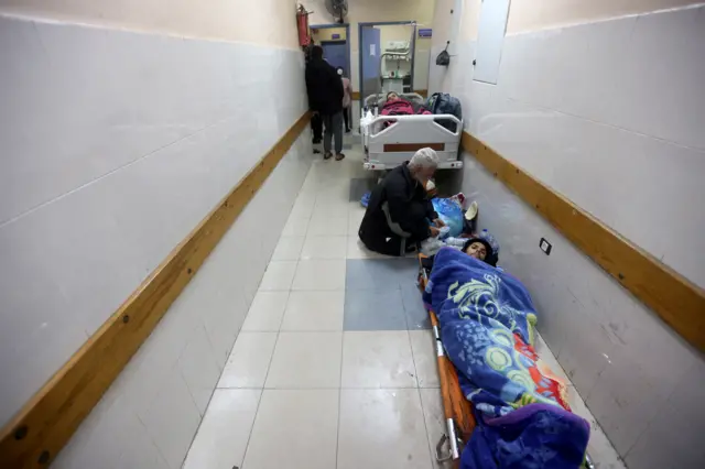 صورة أرشيفية من داخل مجمع ناصر الطبي في خان يونس.