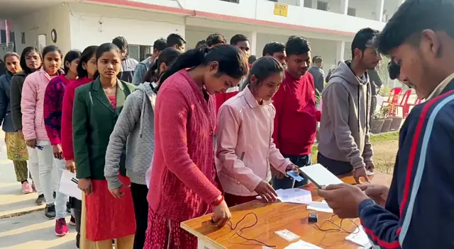 पेपर लीक का दावा