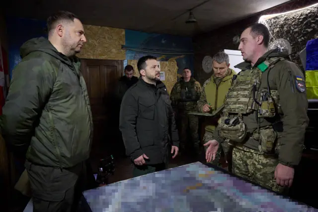 Зеленский на передовой в Купянске