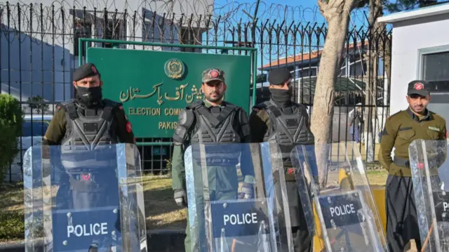 پاکستان تحریکِ انصاف، پی ٹی آئی، قیصرہ الٰہی، چوہدری سالک حسین، گجرات، چوہدری پرویز الہیٰ