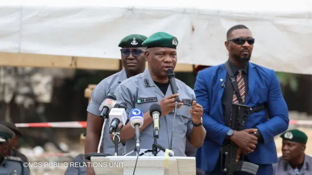 A lokacin ƙaddamar da sayar da shinkafar a jihar Legas ranar Juma'a, Shugaban Hukumar, Bashir Adewale Adeniyi, ya ce sun yi hakan ne domin rage raɗaɗin da ƴan Najeriya ke fuskanta sanadiyyar matsin tattalin arziƙi a ƙasar.