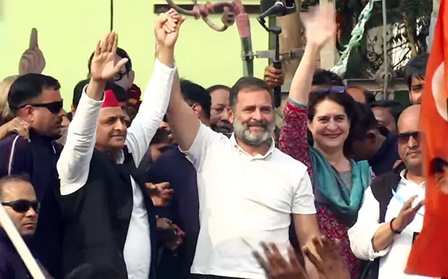 राहुल गांधी की यात्रा में रविवार को अखिलेश यादव भी पहुंचे.