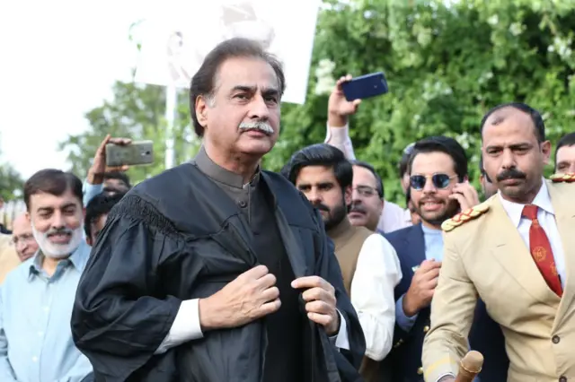 سپیکر کے لیے، سردار ایاز صادق حکمران اتحاد کے مشترکہ امیدوار ہیں