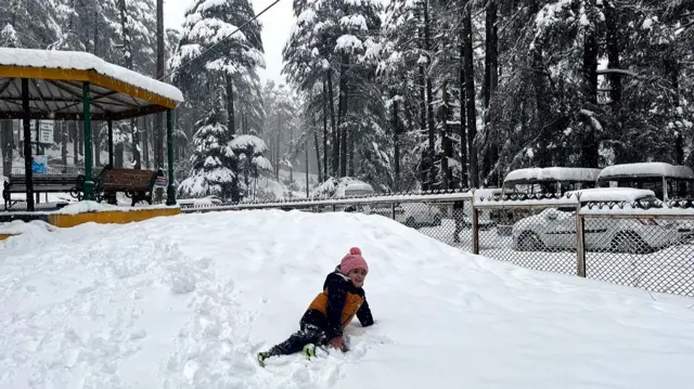 कश्मीर बर्फ़बारी