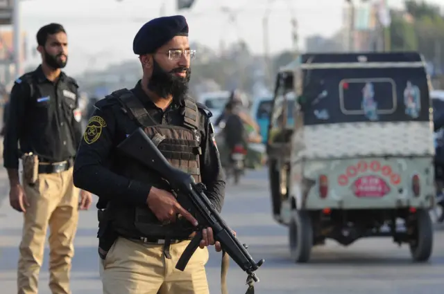 पुलिसकर्मियों