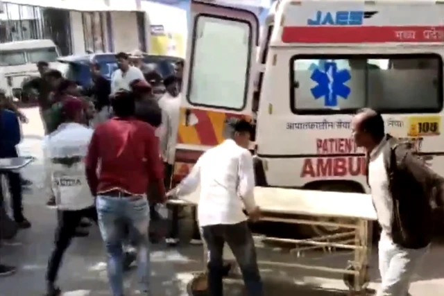 हरदा में पटाखा फ़ैक्ट्री में आग