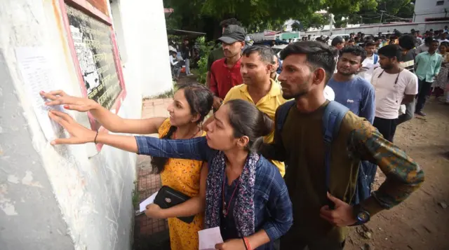 पेपर लीक