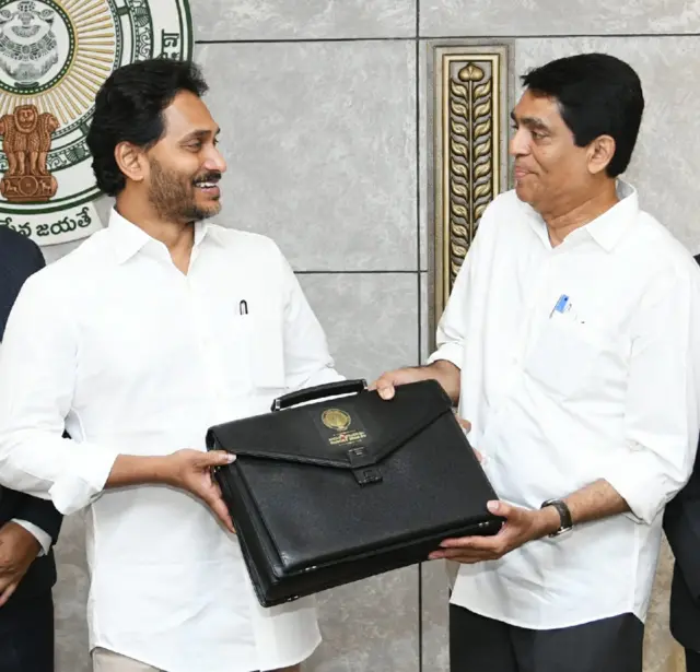 ఏపీ సీఎం జగన్‌తో ఆర్థిక మంత్రి బుగ్గన