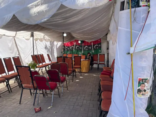 اسلام آباد میں کچھ امیدواروں کے پولنگ کیمپس ویران پڑے تھے جبکہ کچھ کیمپس کو ٹینٹ لگا کر بند کردیا گیا تھا