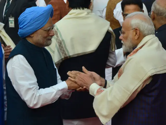 पीएम मोदी और पूर्व प्रधानमंत्री डॉ मनमोहन सिंह