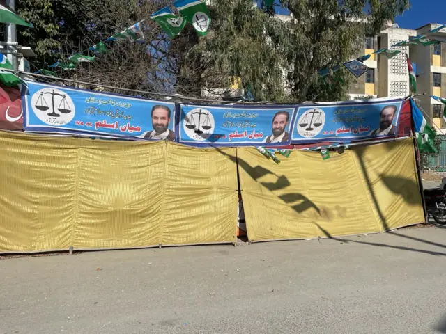 اسلام آباد میں کچھ امیدواروں کے پولنگ کیمپس ویران پڑے تھے جبکہ کچھ کیمپس کو ٹینٹ لگا کر بند کردیا گیا تھا